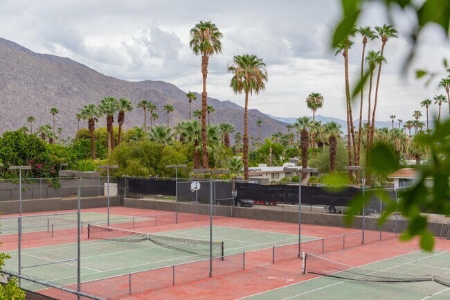 1400 E. Palm Canyon Dr.