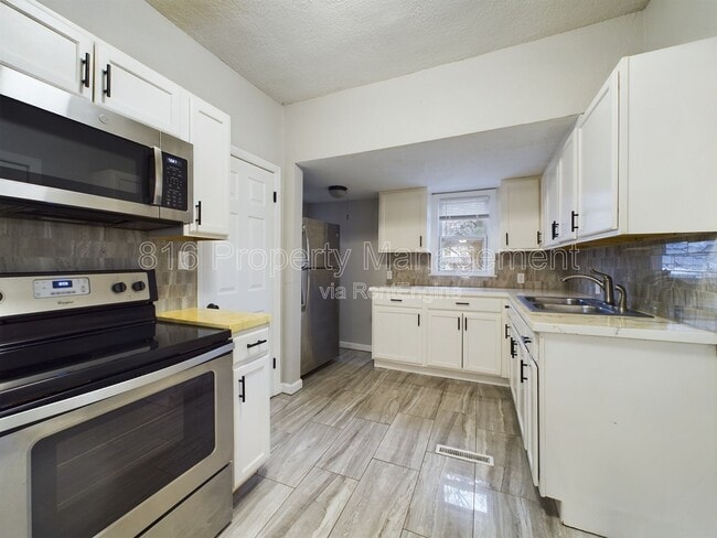 Photo - 2323 Lister Ave