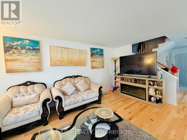 Photo - 73 Darquise St