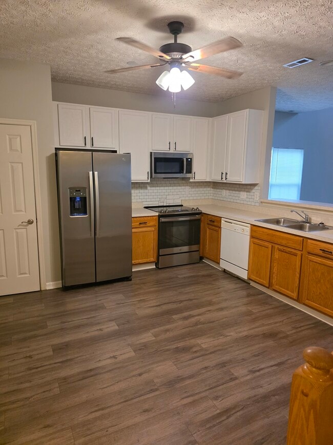 Building Photo - 9268 Tournament Dr