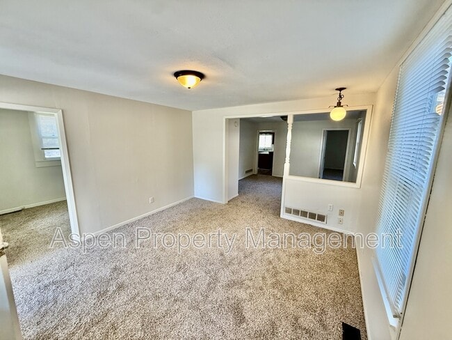 Photo - 420 Hedge Ave