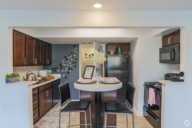 4BR, 2BR - 1080 SF (Deluxe)