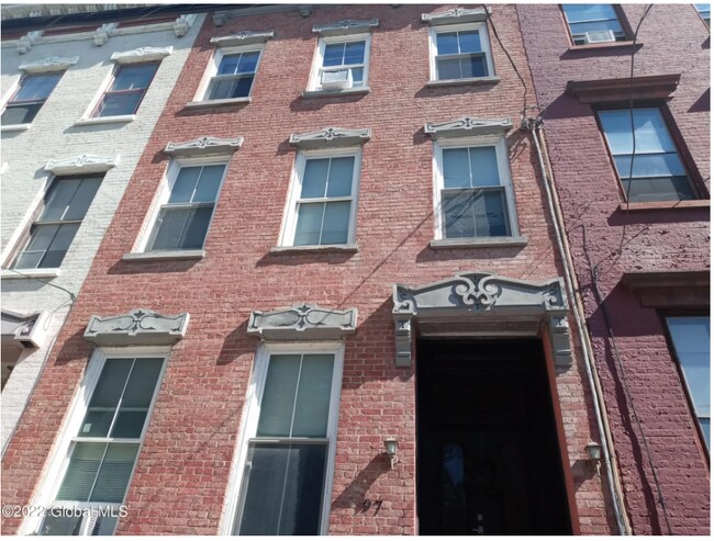 Photo - 97 Ten Broeck St Unidad 4