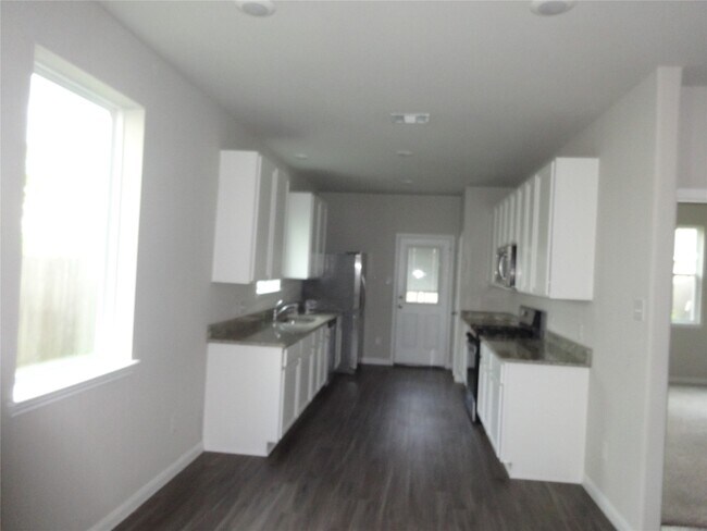 Photo - 2116 Graham Pt Wy