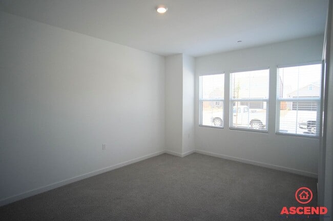 Photo - Beautiful New Home Off Gosford and McCutchen!