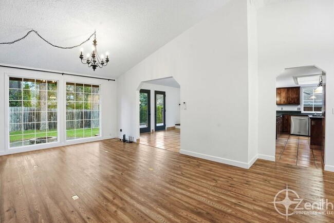 Photo - 13902 NE Piper Rd