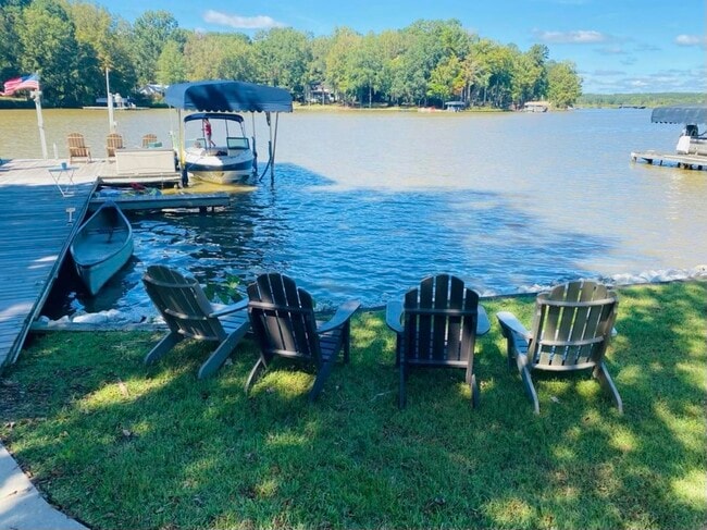 Photo - 351 Arrowhead Trail NE