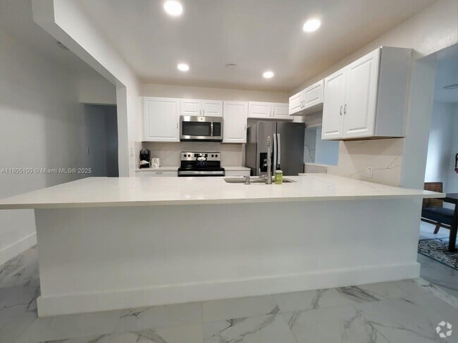 Building Photo - 900 SW 31st St Rental