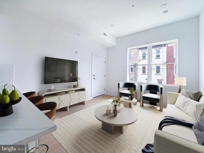 Building Photo - 2403-2407 W Thompson St Unit 3 Rental