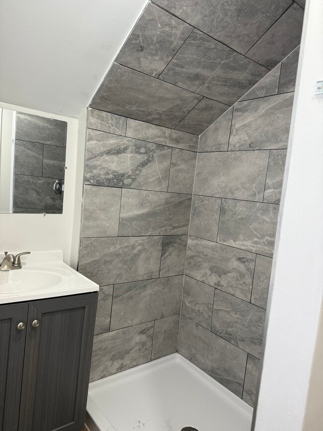 Photo - 712 Elizabeth St