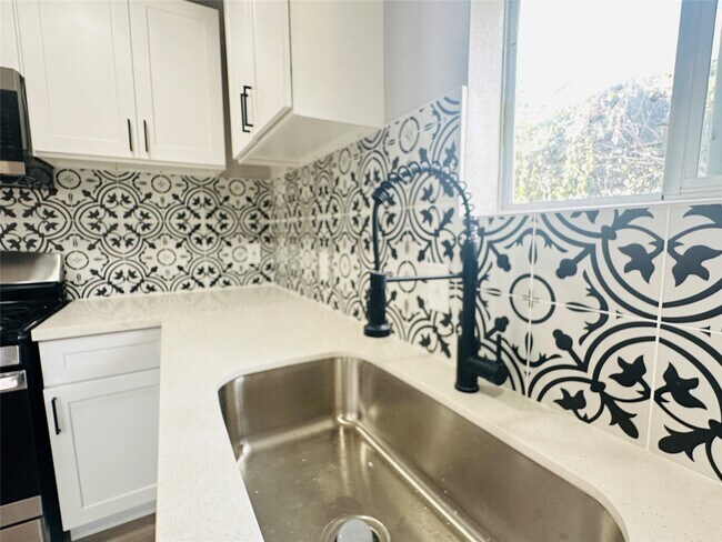 Photo - 4018 Gano St Unit 2