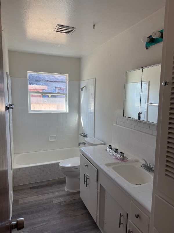 Building Photo - 2030 Kinsley St