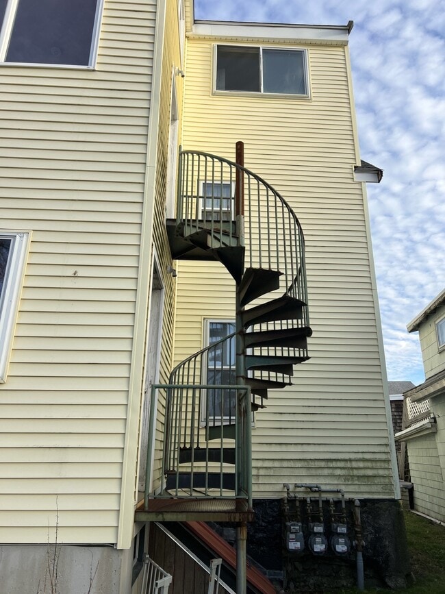 49R Siren St Unit 3