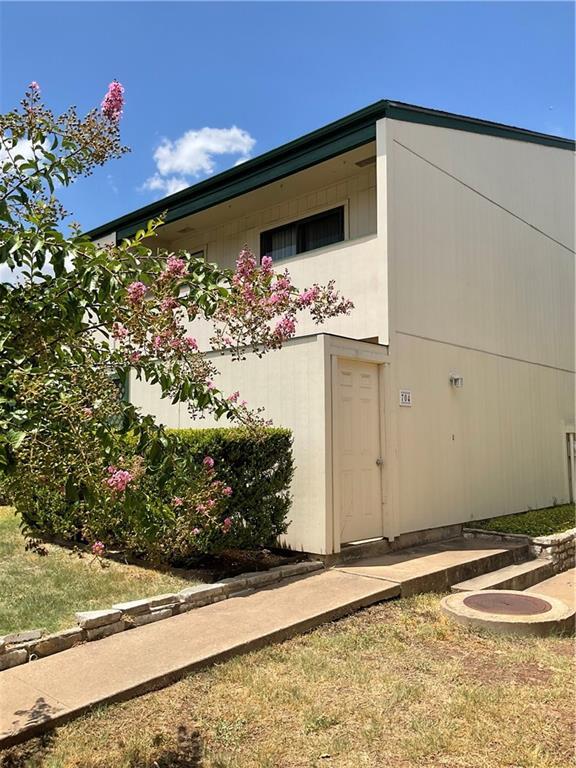 Building Photo - 6718 Silvermine Dr Unit 704