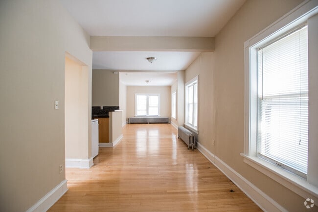 Building Photo - 1603 N Van Buren St Unit 3 Rental
