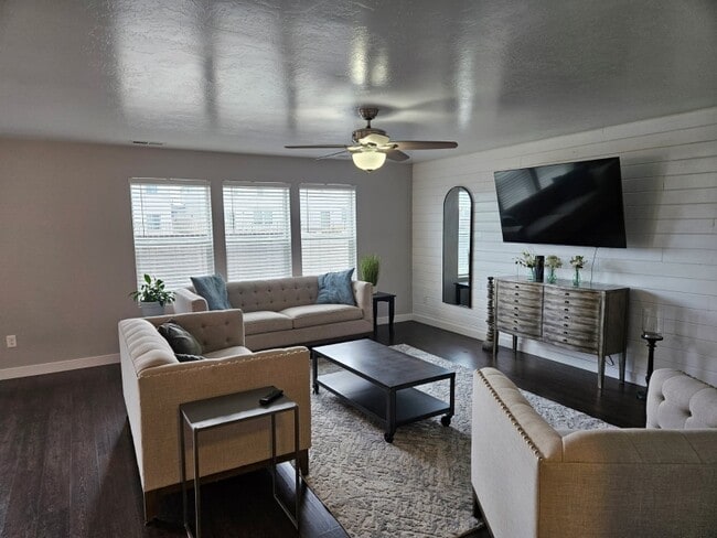 Photo - 714 N Ash Pine Way