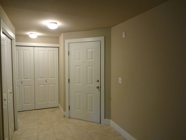 Photo - Gold Pointe condo! 2 Bed, 2 Bath Condo w/2 parking spaces, MOVE IN SPECIAL - Available NOW! Unit A-202