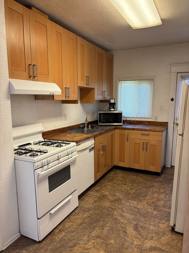 Photo - 5061 63rd St