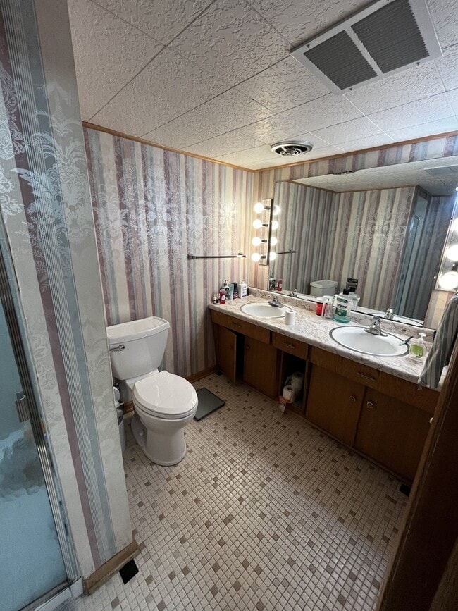 Photo - 1 bedroom near UWEC Available June 1st! Unit 3