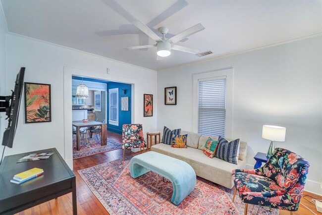 Photo - 501 W 41st St