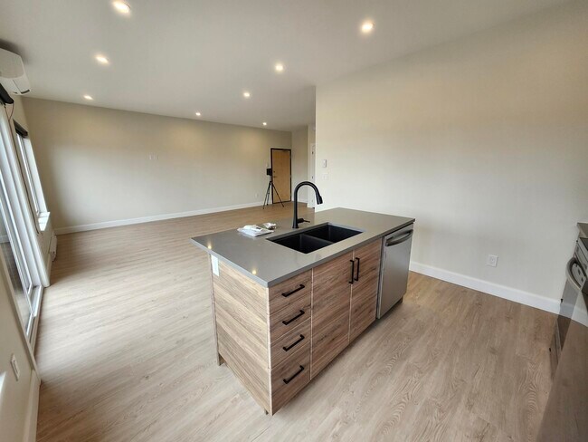 Photo - 180 Hillsborough Rd Unit 205