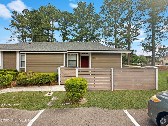 Building Photo - 8333 Derbyshire Pl Rental