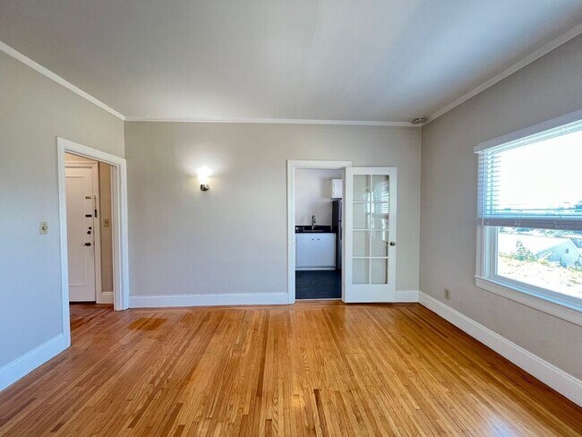 Photo - 827 Warfield Ave Unit 08