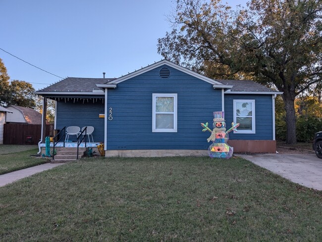 Photo - 220 W College St House