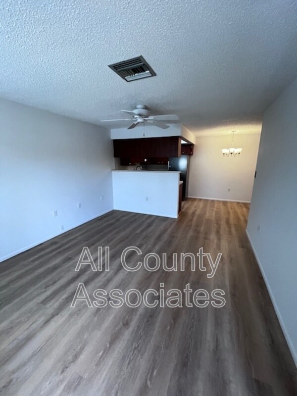 Photo - 6141 Chesham Dr Unidad #3