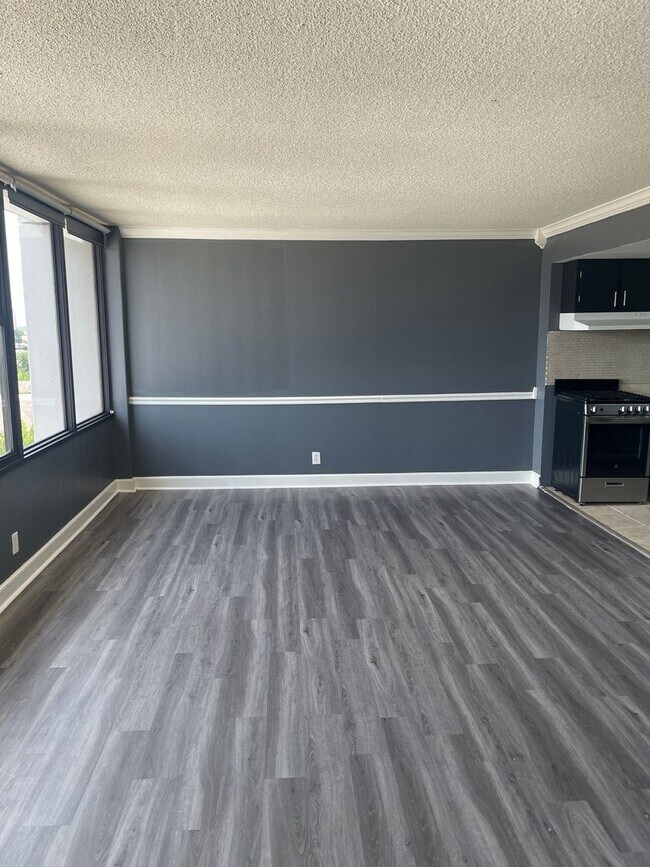 Photo - 1 bedroom studio high-rise condo Unit 1001