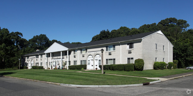 Building Photo - Brookwood on the Lake Apartments for Seniors