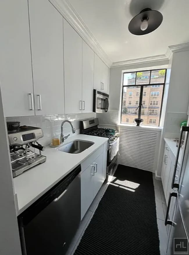 Building Photo - FIFTH AVENUE Unit 5D