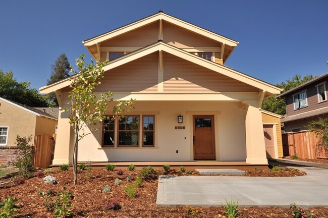 Fabulous Location (Near Fab 40's) - Fabulous Location (Near Fab 40's) House