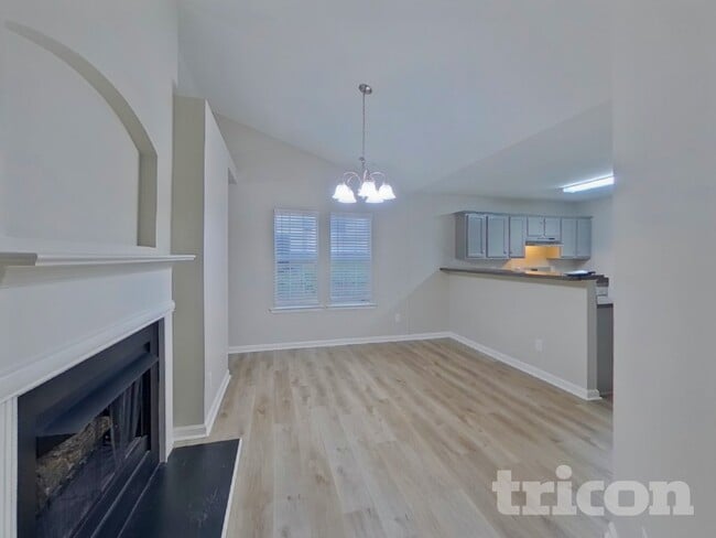 Photo - 628 Fairgreen Trail