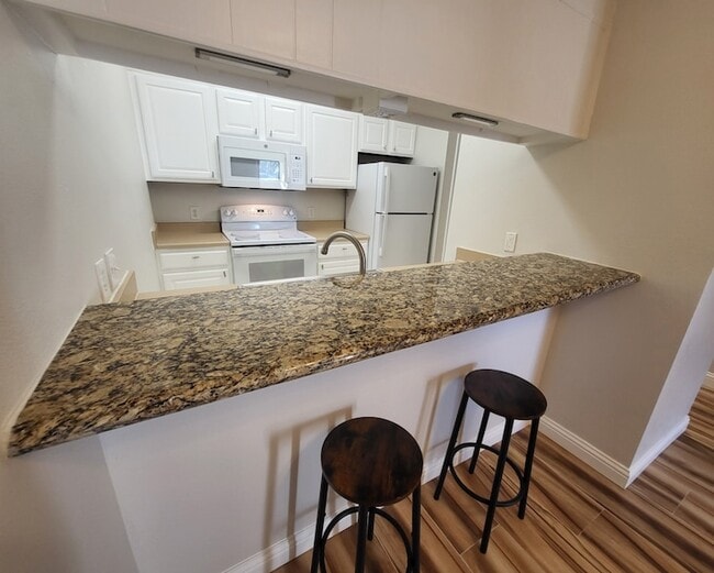 Photo - 7025 N Holiday Dr