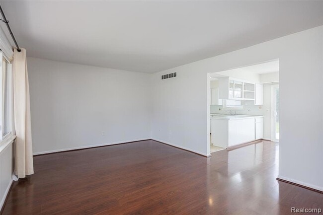 Photo - 1717 Nakota Rd