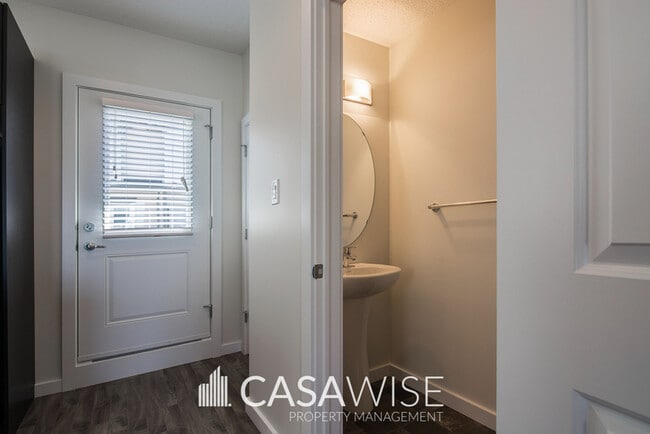 Photo - 655-655 Watt Blvd SW