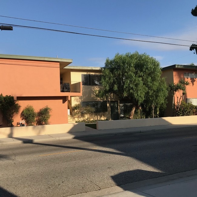 Exterior - 2201 Curtis Ave Unidad D