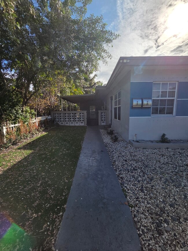 Photo - 902 NE 40th St Unit 2