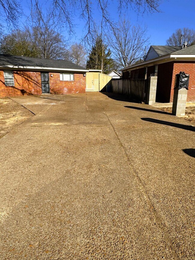 Photo - 1474 N Graham St