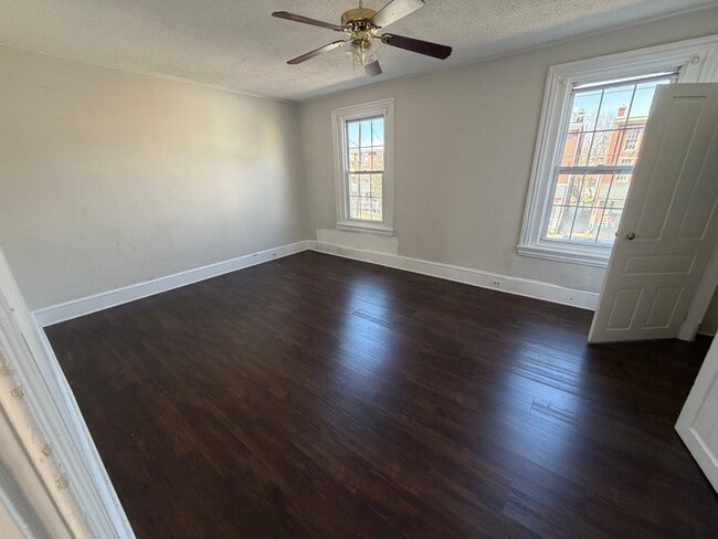 Photo - 566 Stanbridge St