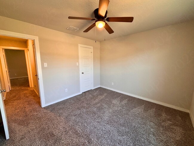 Photo - Spacious One Story 3 Bedroom Home with Covered Patio in Converse