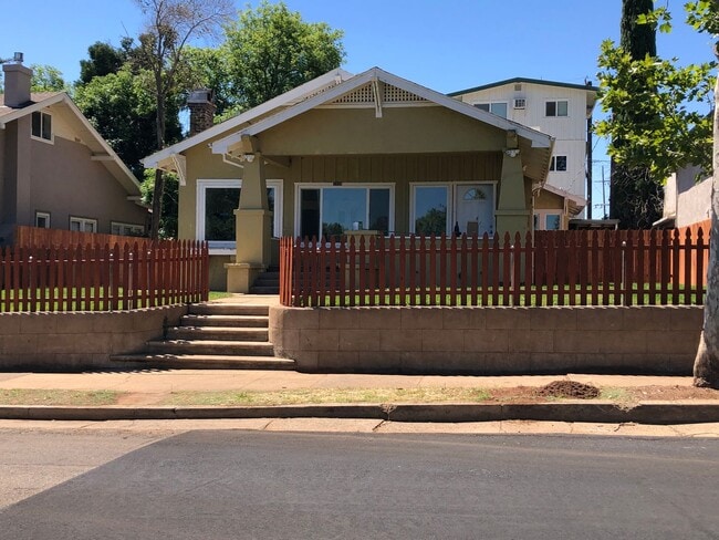 Building Photo - Enjoy The River Breeze On The Front Porch