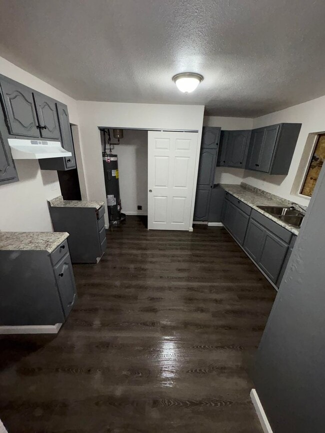 Building Photo - LIMITED TIME**NO APPLICATION FEE**1/2 OFF DEPOSIT**