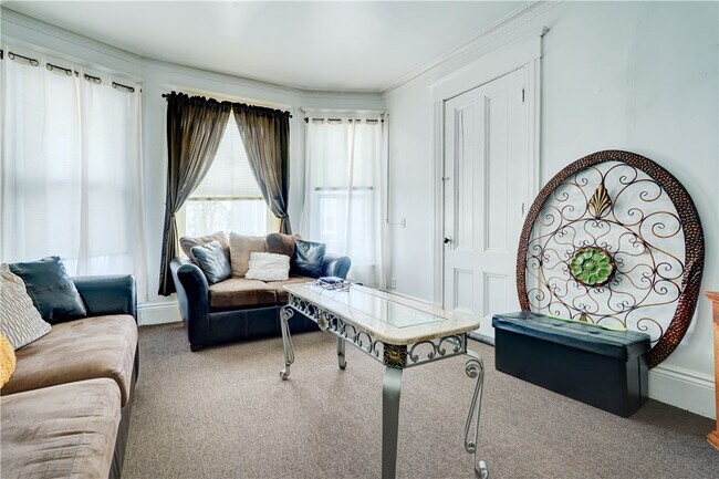 Photo - 183 Union St N