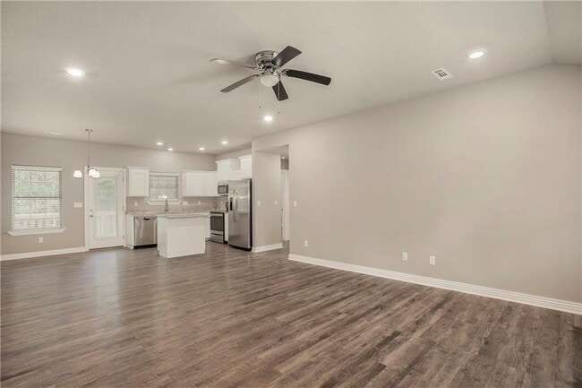 Photo - 25 Lockhart Ln