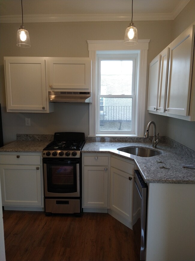 Building Photo - 1185 Commonwealth Ave Unit 23