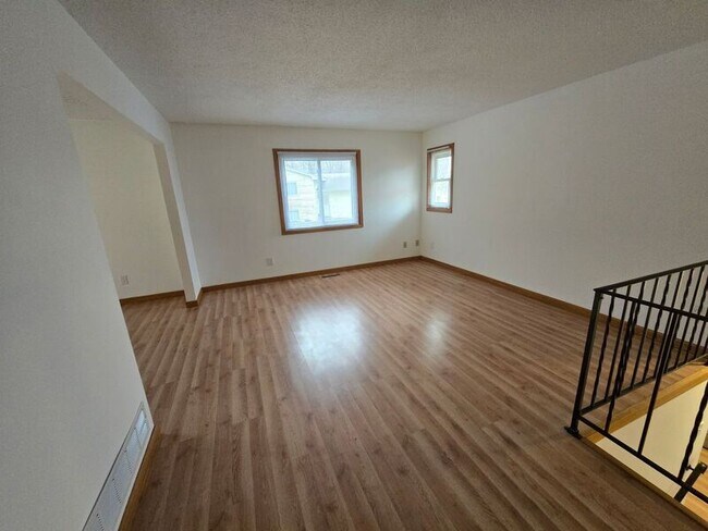 Photo - 8627/8635 Woodlawn Dr Unit 8627