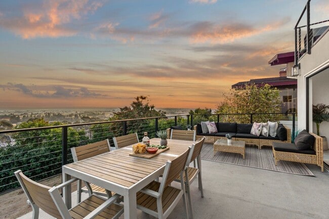 Building Photo - 2125 W California St