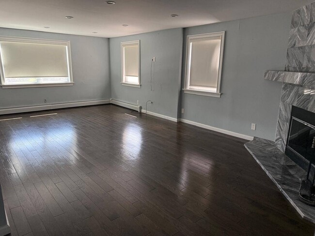 Photo - 52-40 Leith Pl